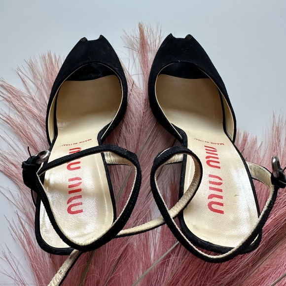 Vintage 90’s Miu Miu heels. Color: Black - Picture 6 of 14